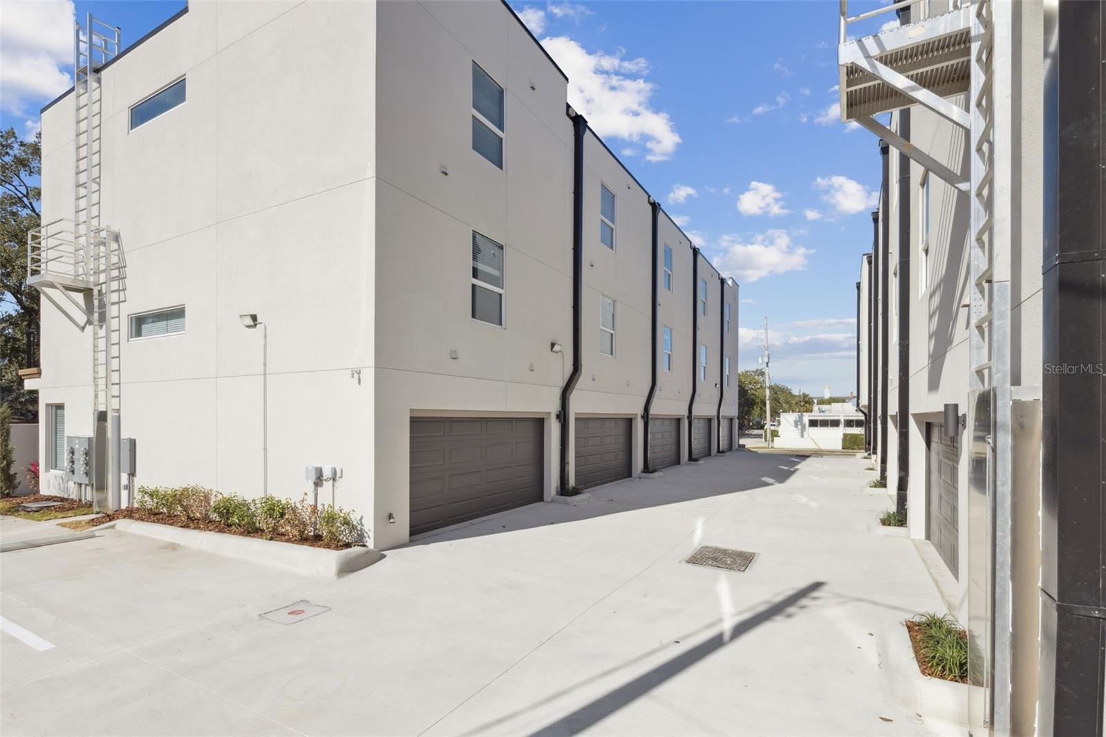 Image 20 of 32 For 544 Bumby Avenue 1