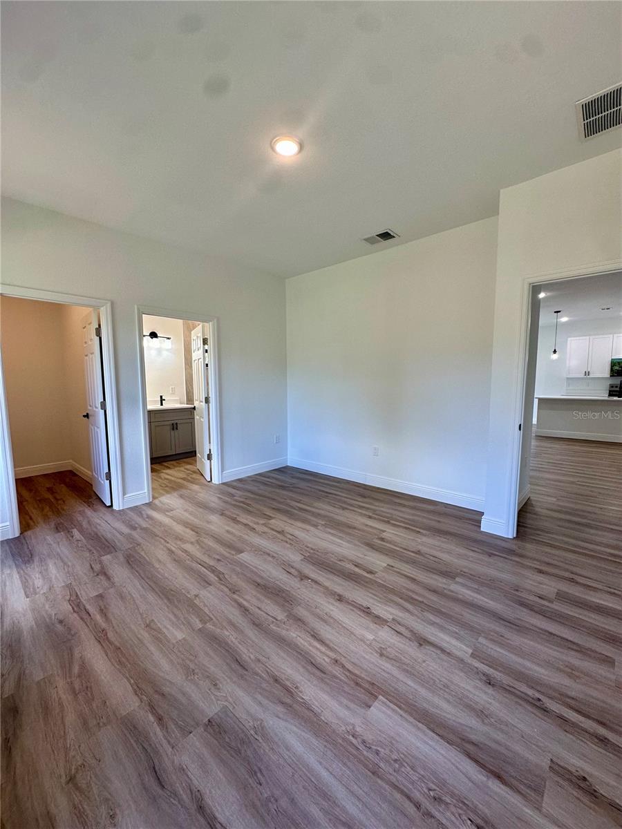 Image 17 of 24 For 2572 Grandview Drive