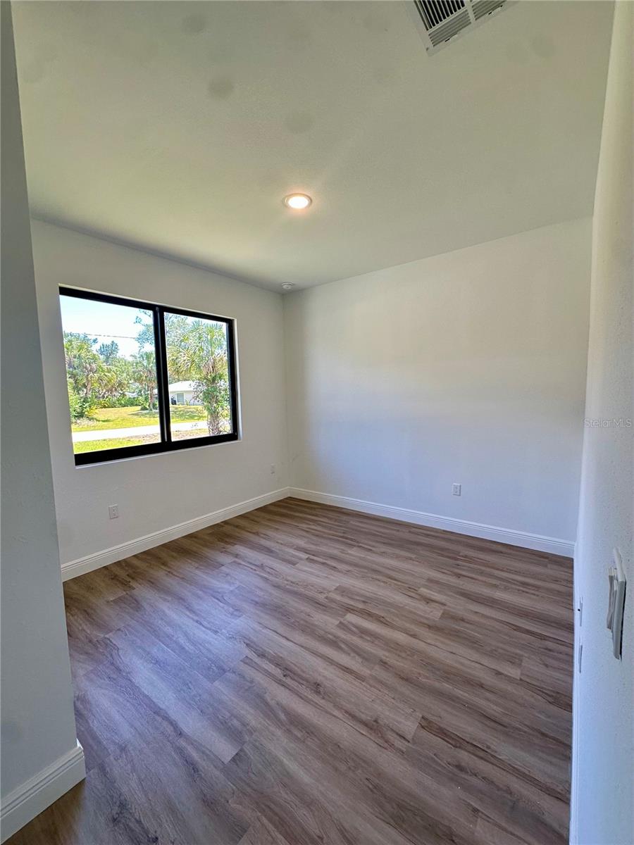 Image 4 of 24 For 2572 Grandview Drive