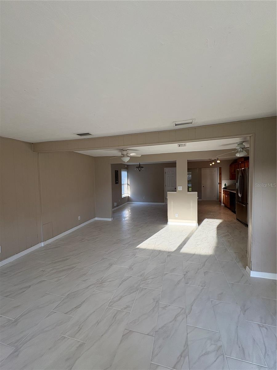 Image 13 of 19 For 721 Hancock Avenue Apto Back
