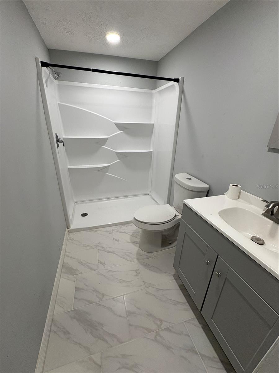 Image 17 of 19 For 721 Hancock Avenue Apto Back