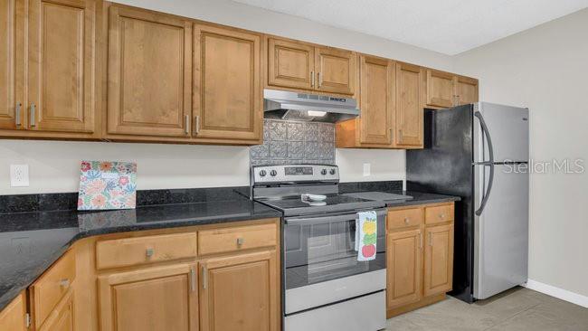 Image 7 of 28 For 648 Kenwick Circle 102
