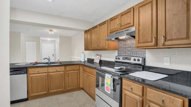 Image 8 of 28 For 648 Kenwick Circle 102