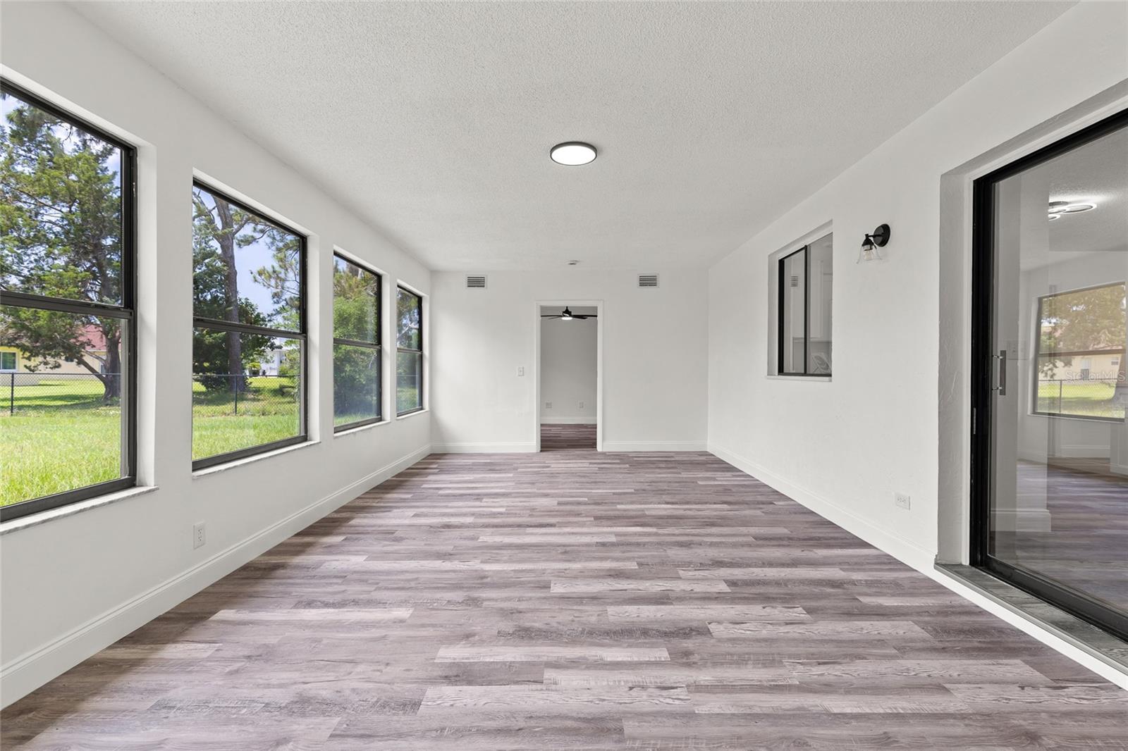 Image 18 of 24 For 82 Fleetwood Drive