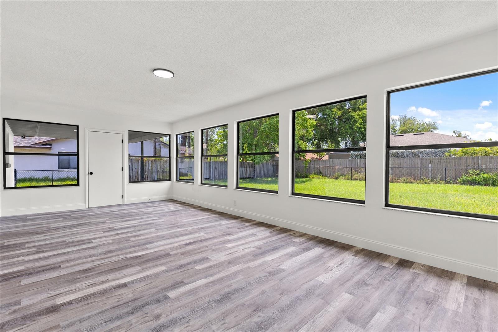 Image 19 of 24 For 82 Fleetwood Drive