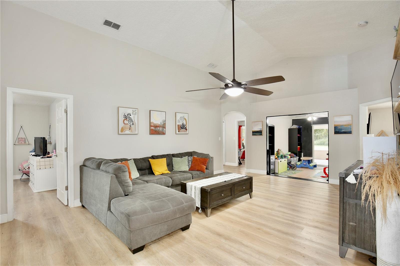 Image 11 of 39 For 455 Orange Avenue
