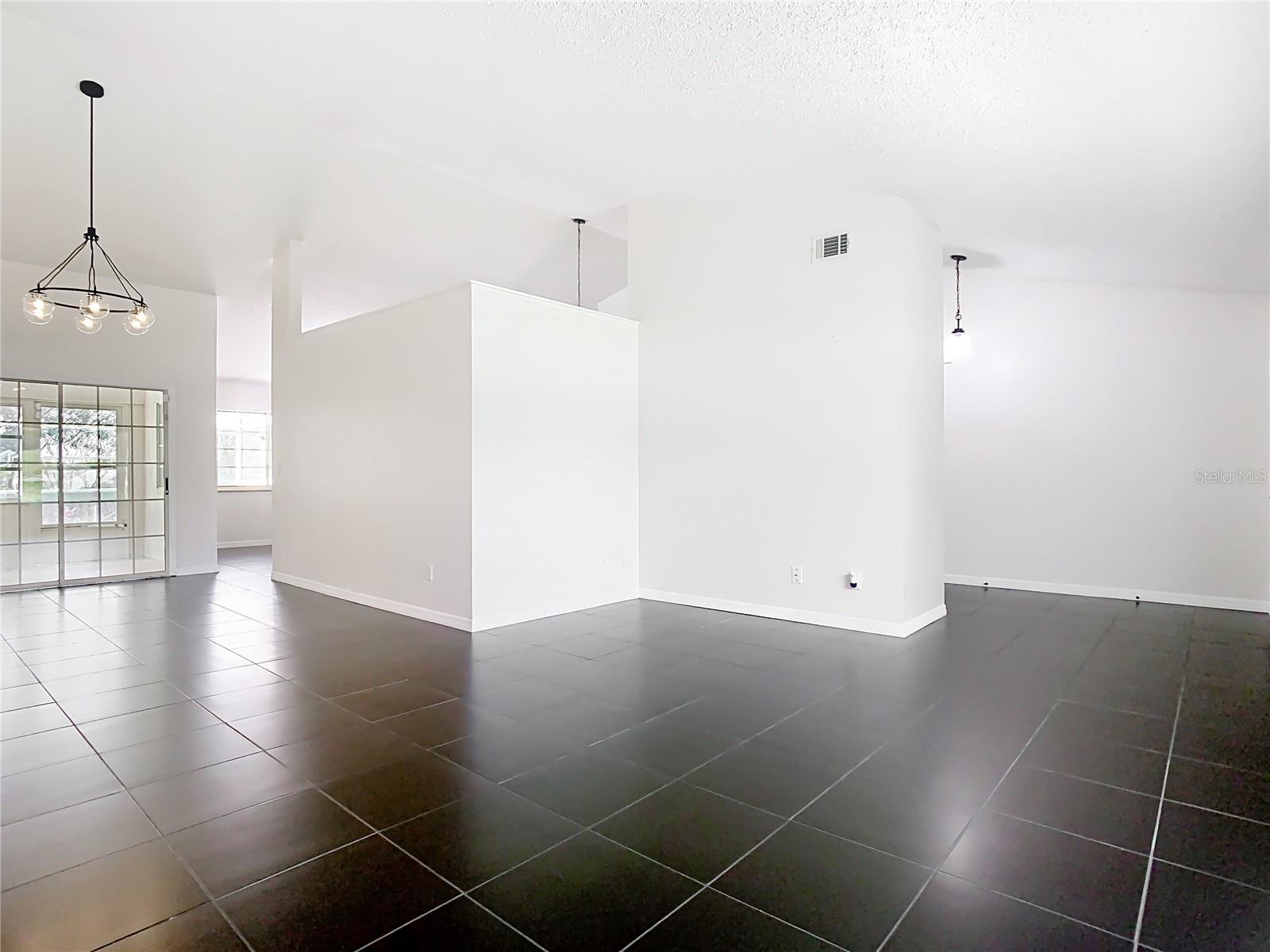 Image 12 of 87 For 1233 Gladstone Drive
