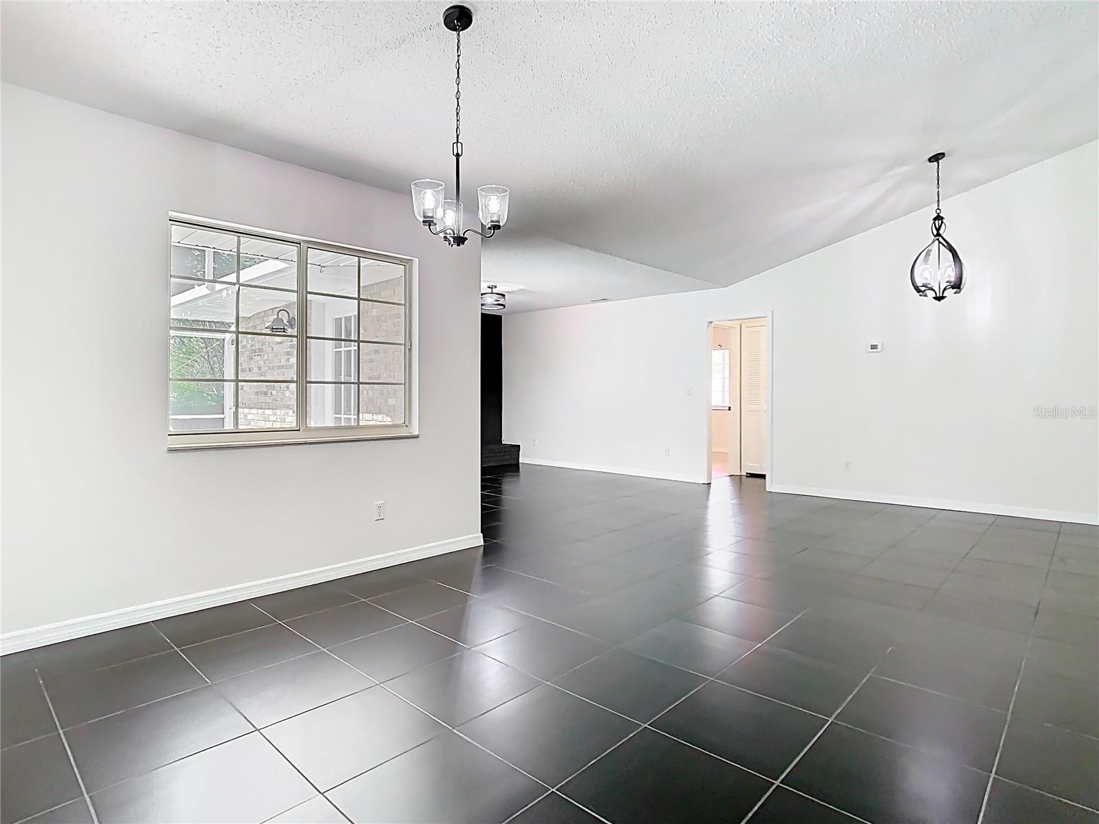 Image 16 of 87 For 1233 Gladstone Drive