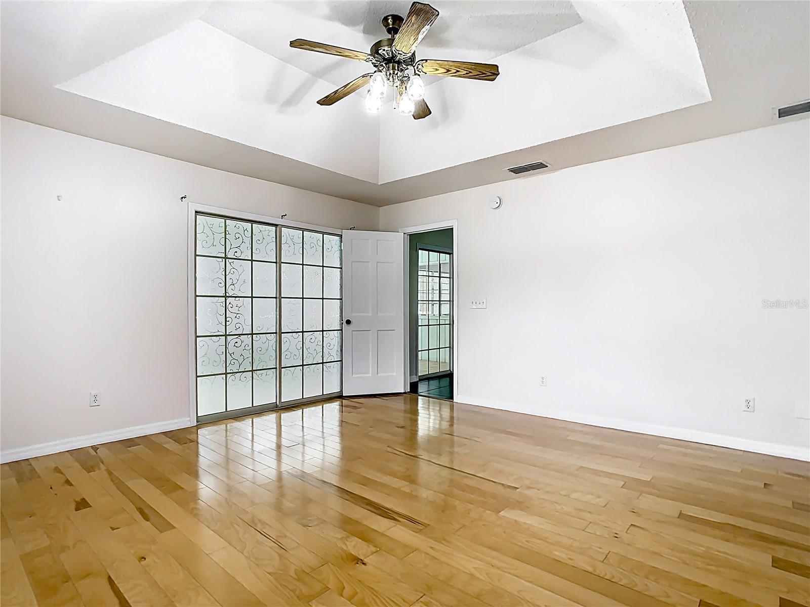 Image 34 of 87 For 1233 Gladstone Drive