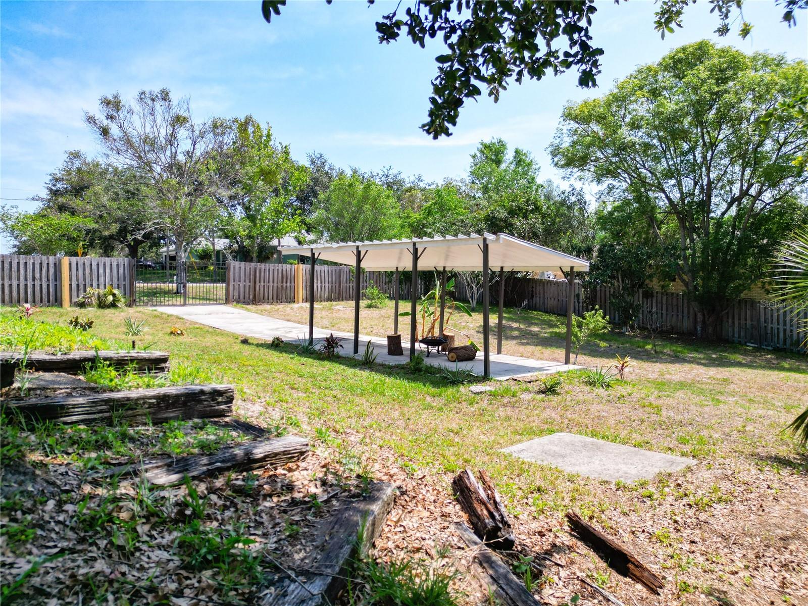 Image 74 of 87 For 1233 Gladstone Drive