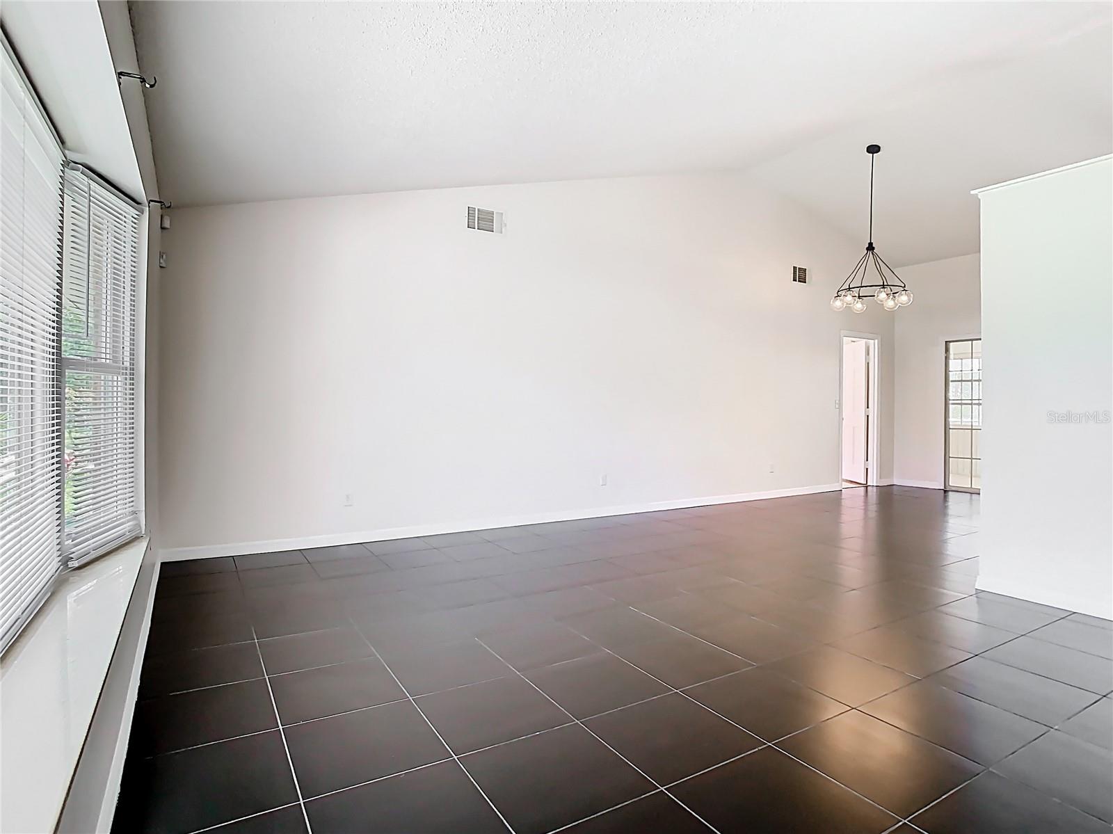 Image 8 of 87 For 1233 Gladstone Drive