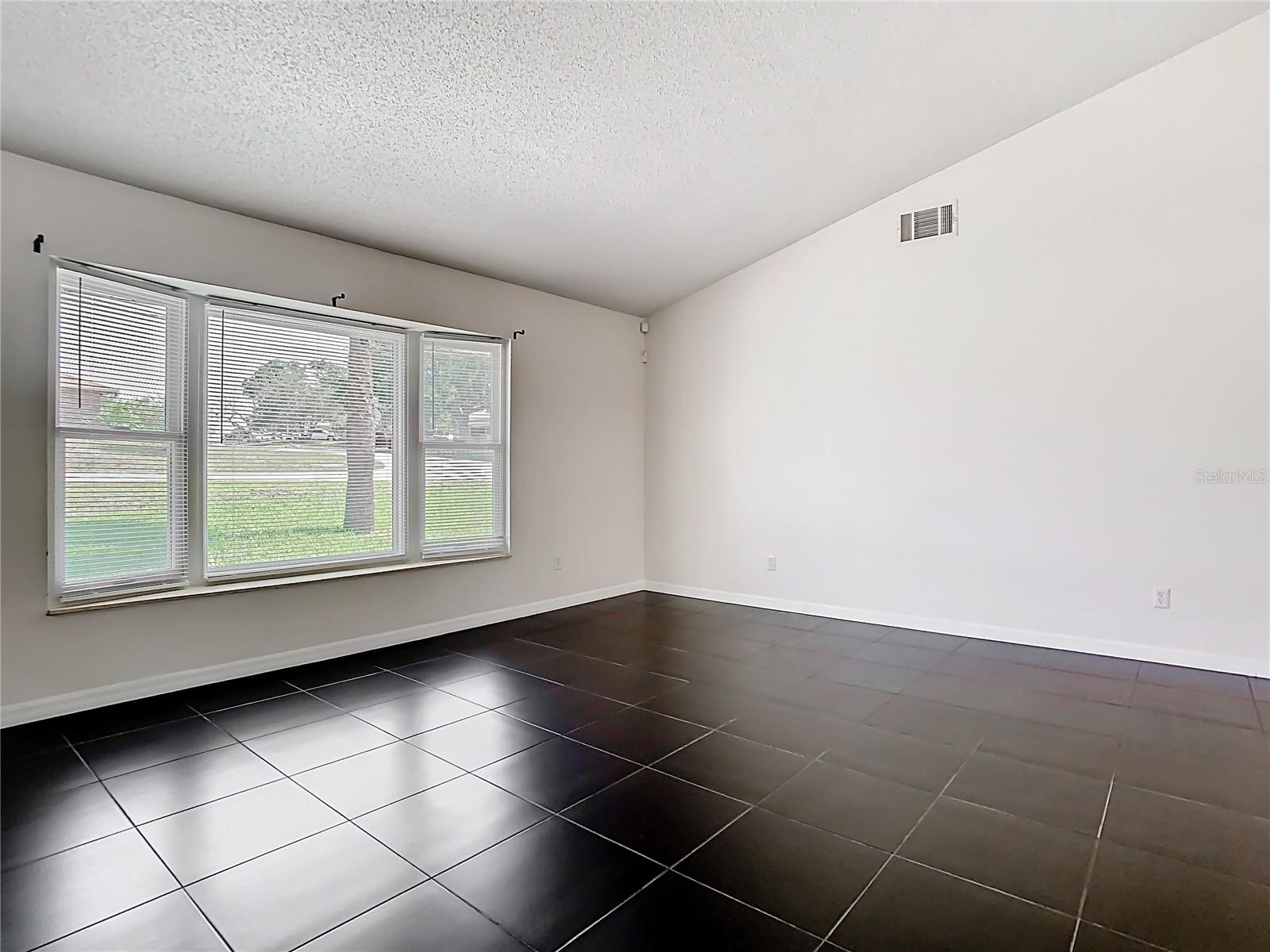 Image 9 of 87 For 1233 Gladstone Drive