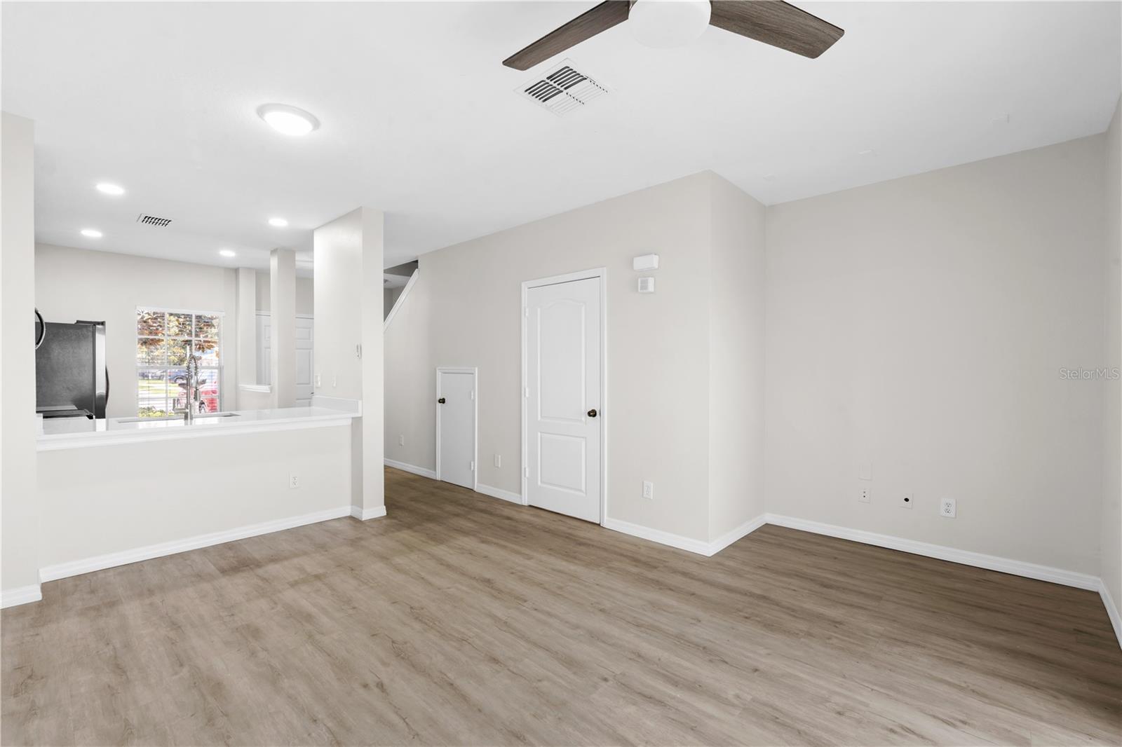 Image 11 of 30 For 10914 Savannah Wood Drive 139