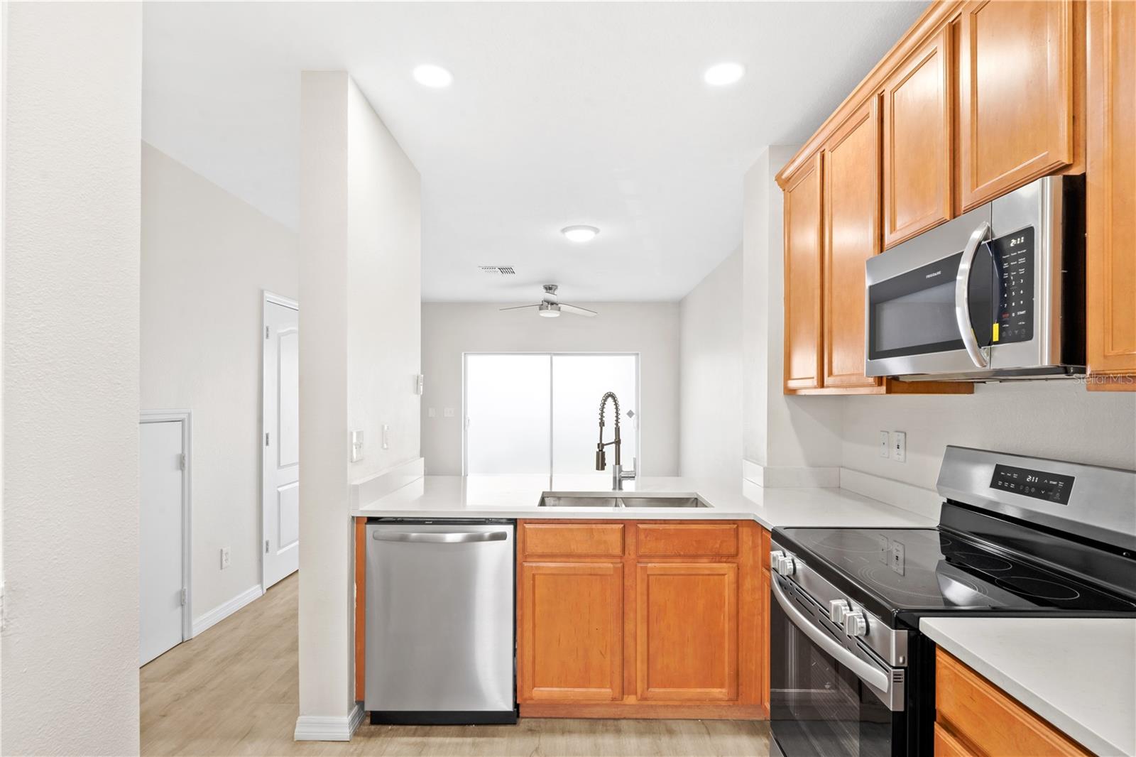 Image 4 of 30 For 10914 Savannah Wood Drive 139