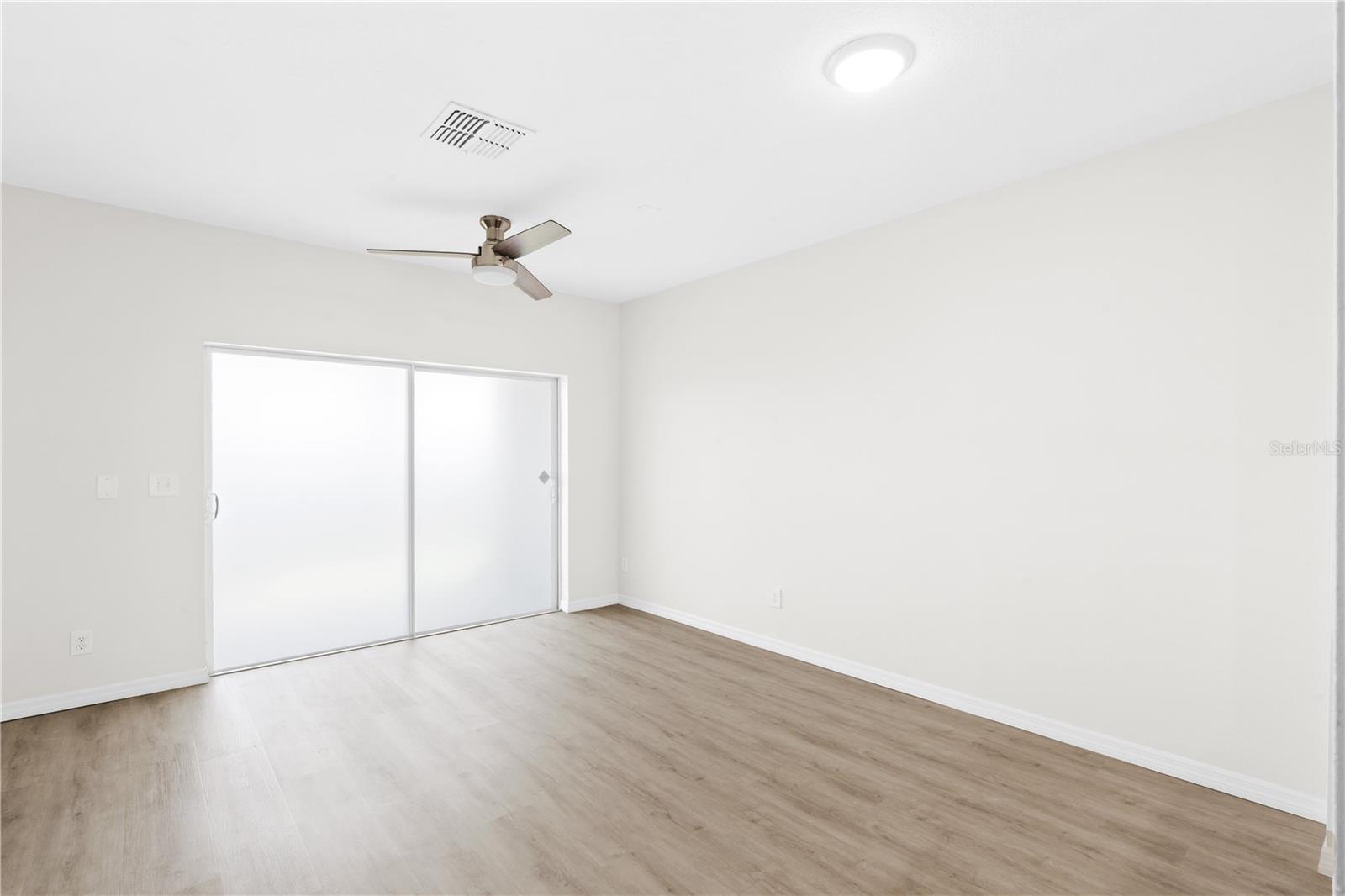 Image 6 of 30 For 10914 Savannah Wood Drive 139