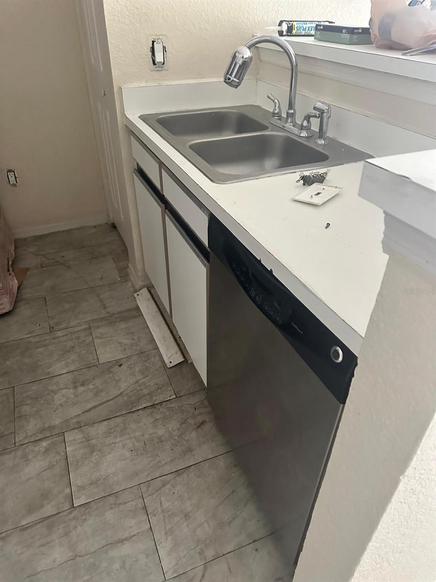 Image 4 of 7 For 2202 Key West Court 624