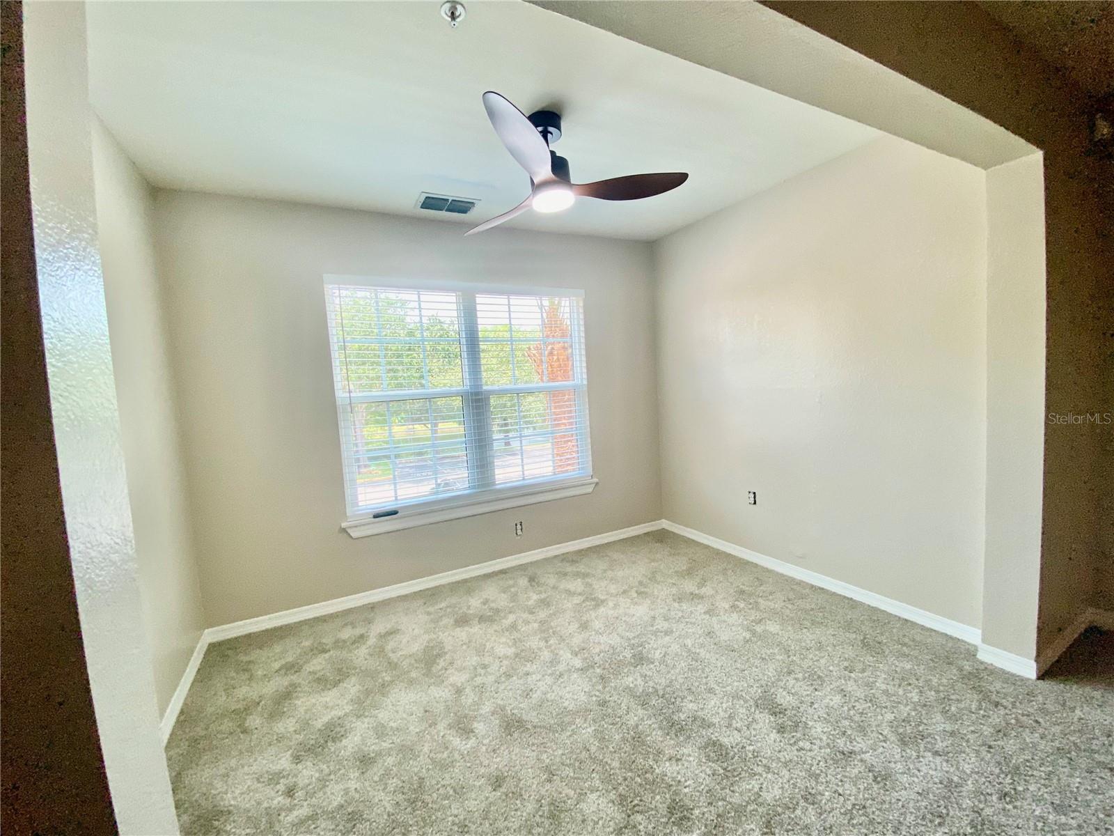 Image 6 of 22 For 5459 Vineland Road 4204