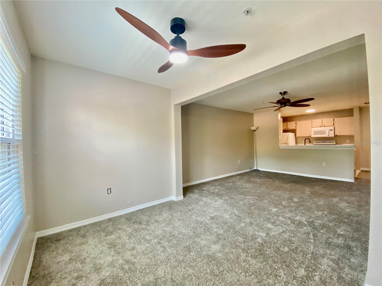 Image 7 of 22 For 5459 Vineland Road 4204