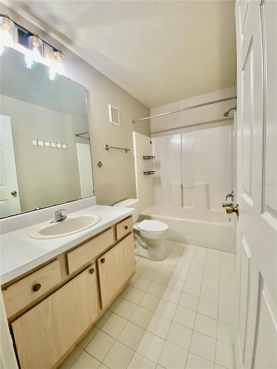 Image 8 of 22 For 5459 Vineland Road 4204