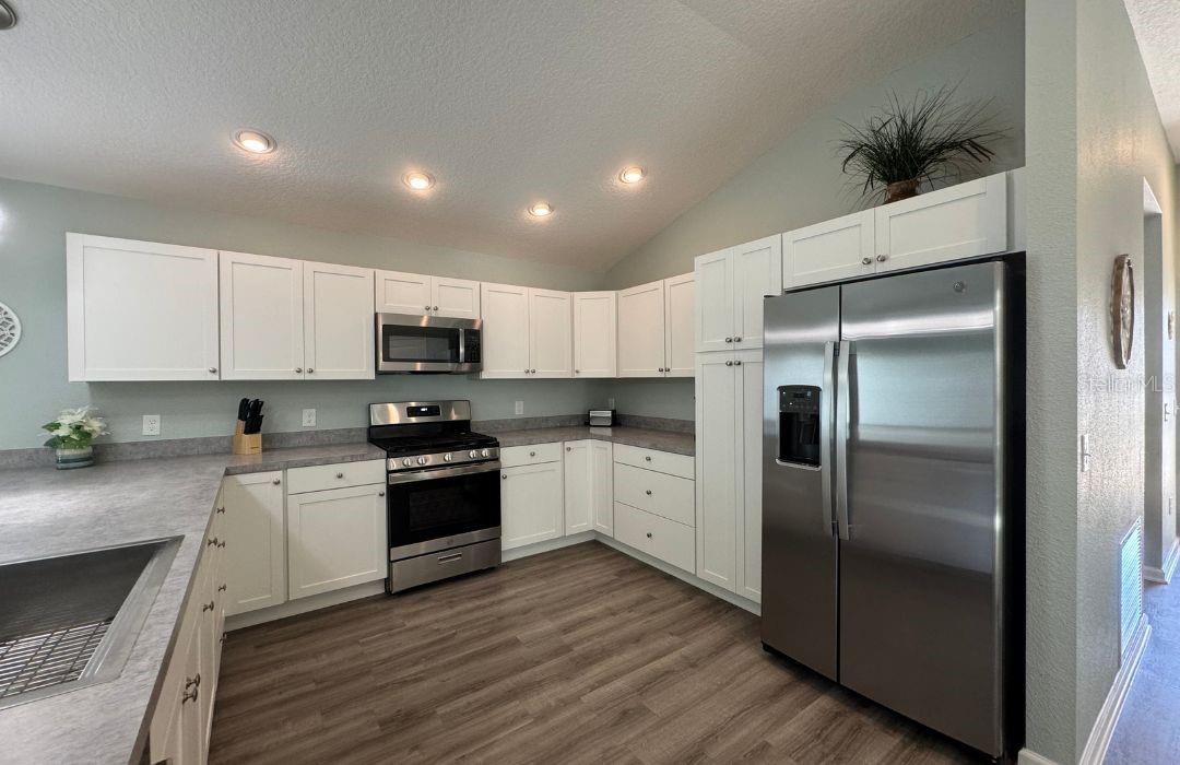 Image 4 of 16 For 1195 Chiasson Avenue