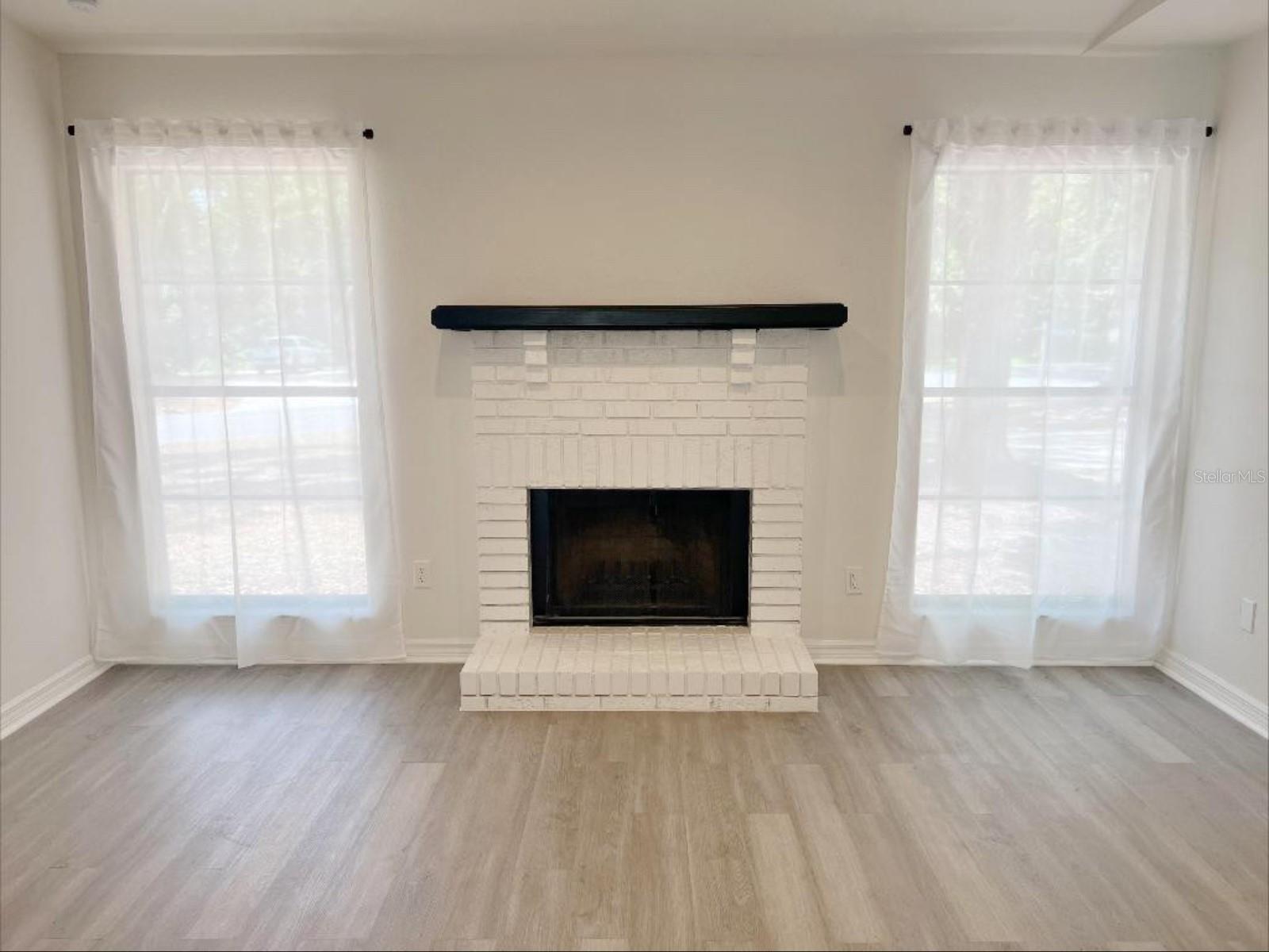 Image 11 of 32 For 965 Brentwood Drive
