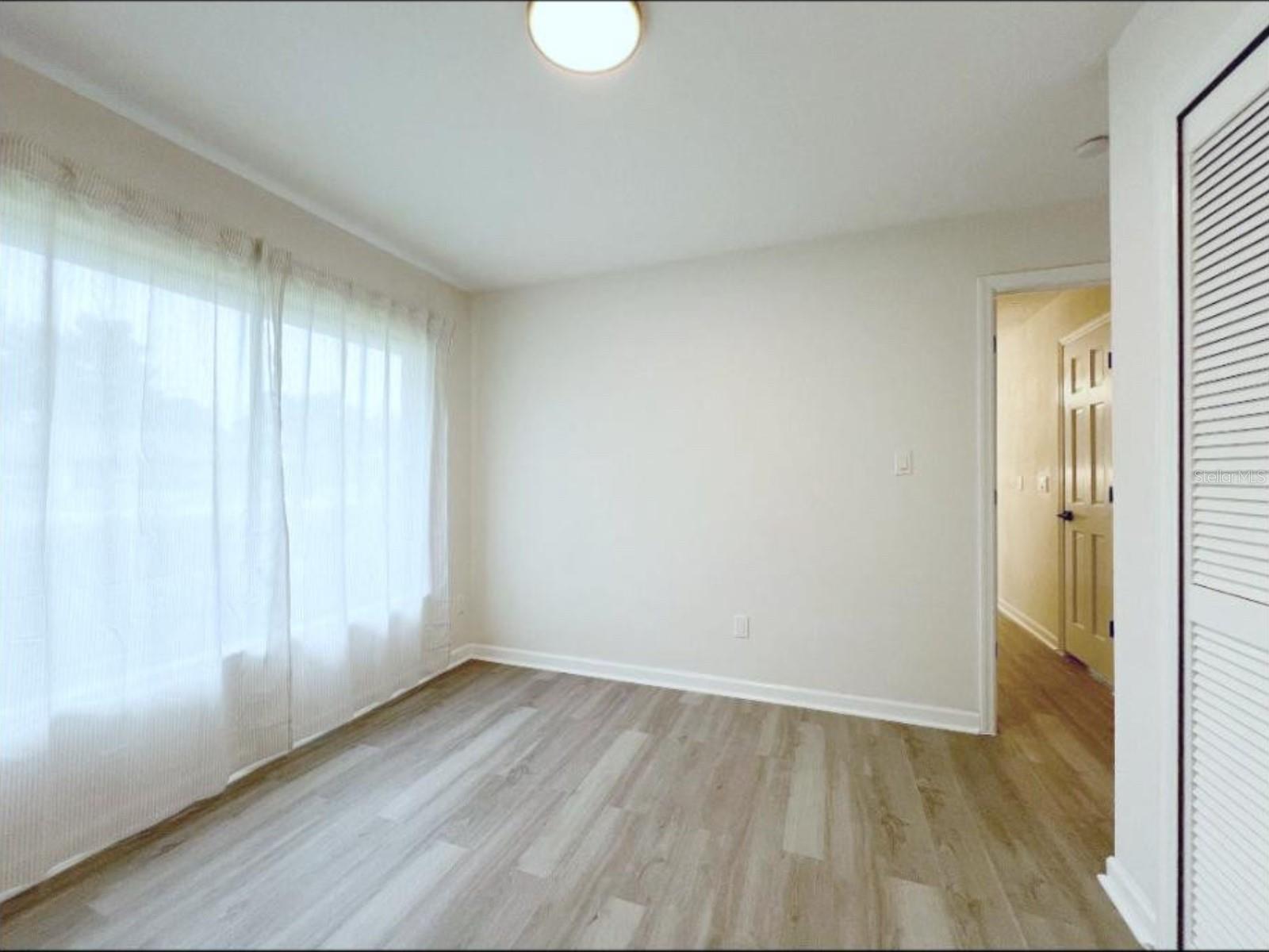 Image 22 of 32 For 965 Brentwood Drive