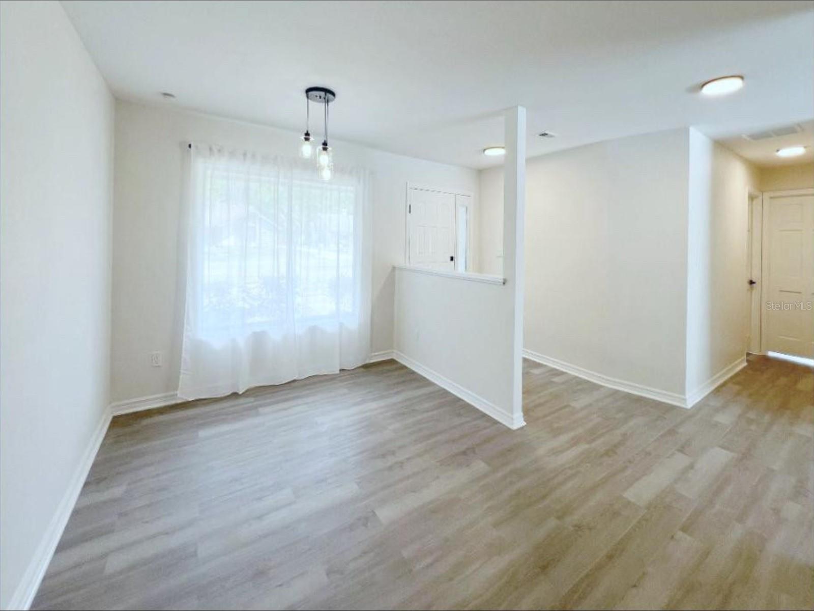 Image 5 of 32 For 965 Brentwood Drive