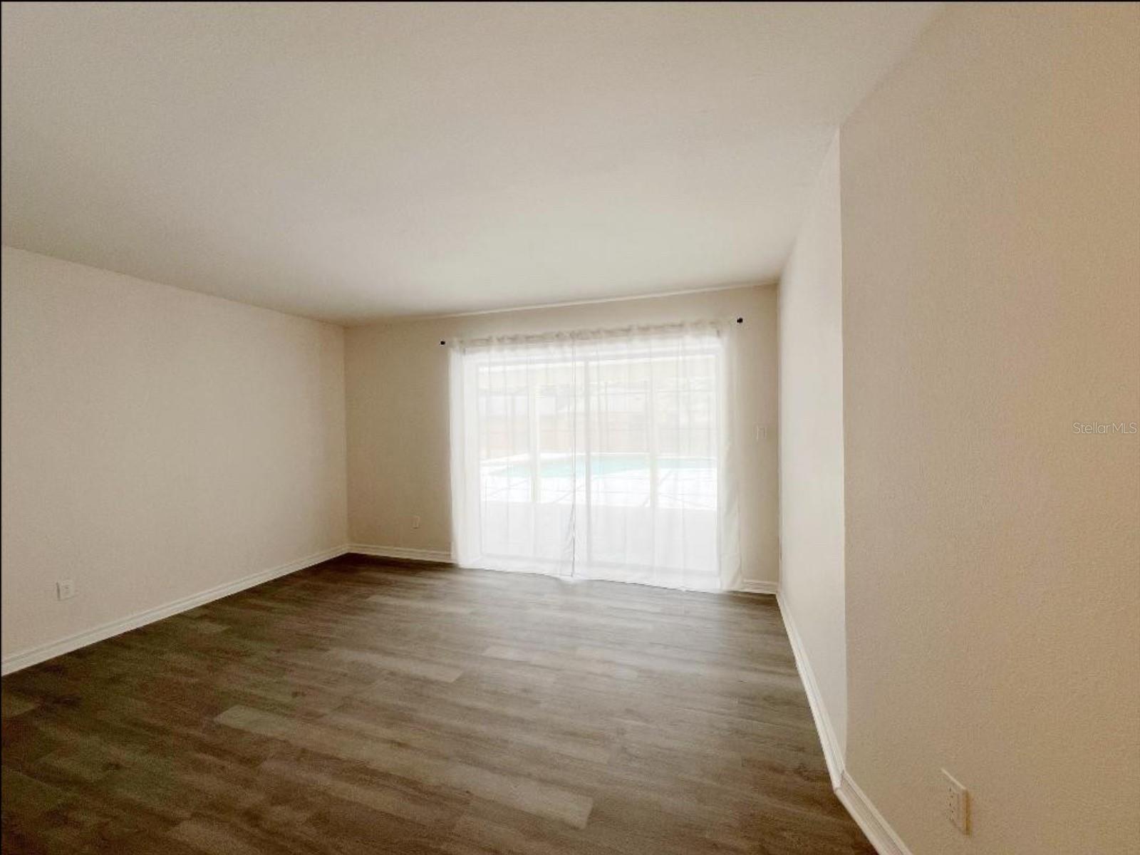 Image 6 of 32 For 965 Brentwood Drive