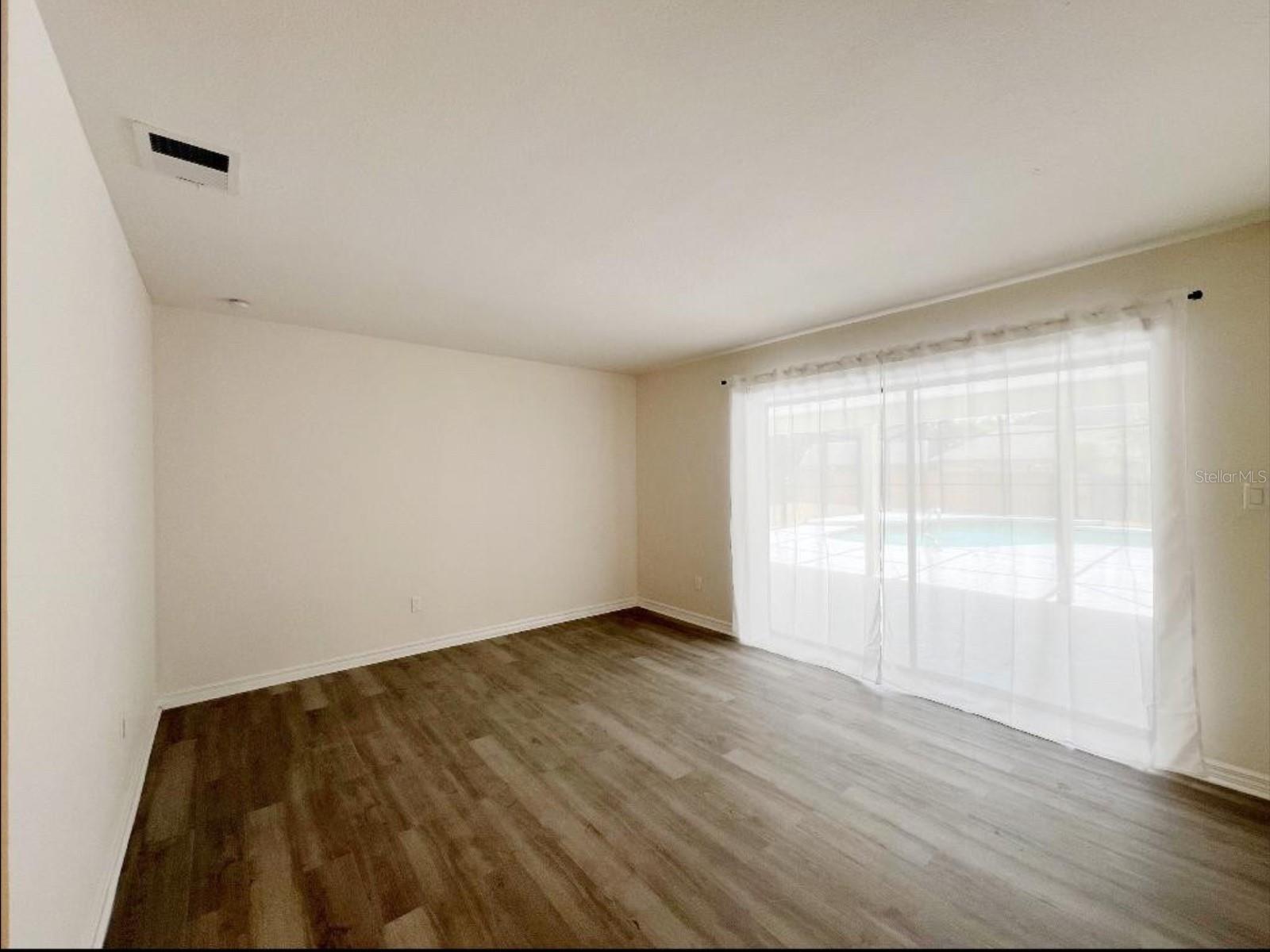 Image 8 of 32 For 965 Brentwood Drive
