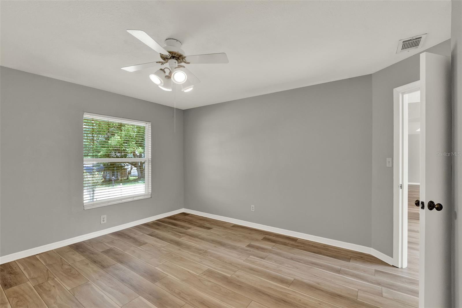 Image 18 of 33 For 840 Baybreeze Lane