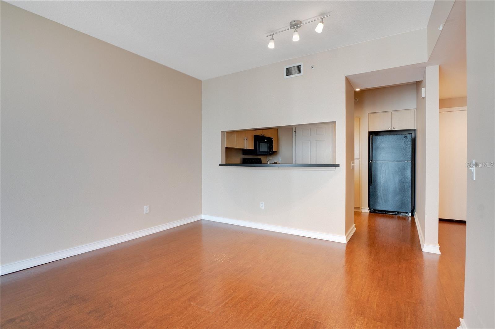 Image 9 of 38 For 322 Central Boulevard 1214