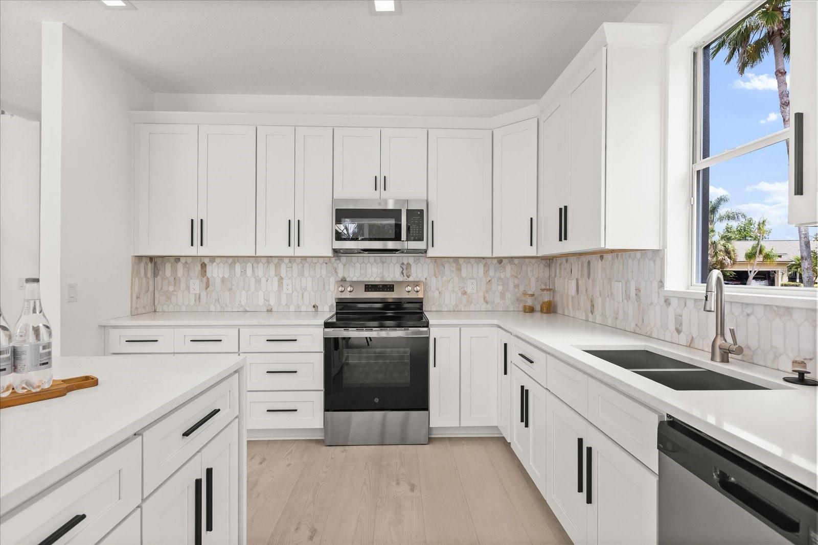 Image 12 of 34 For 14927 Faversham Circle