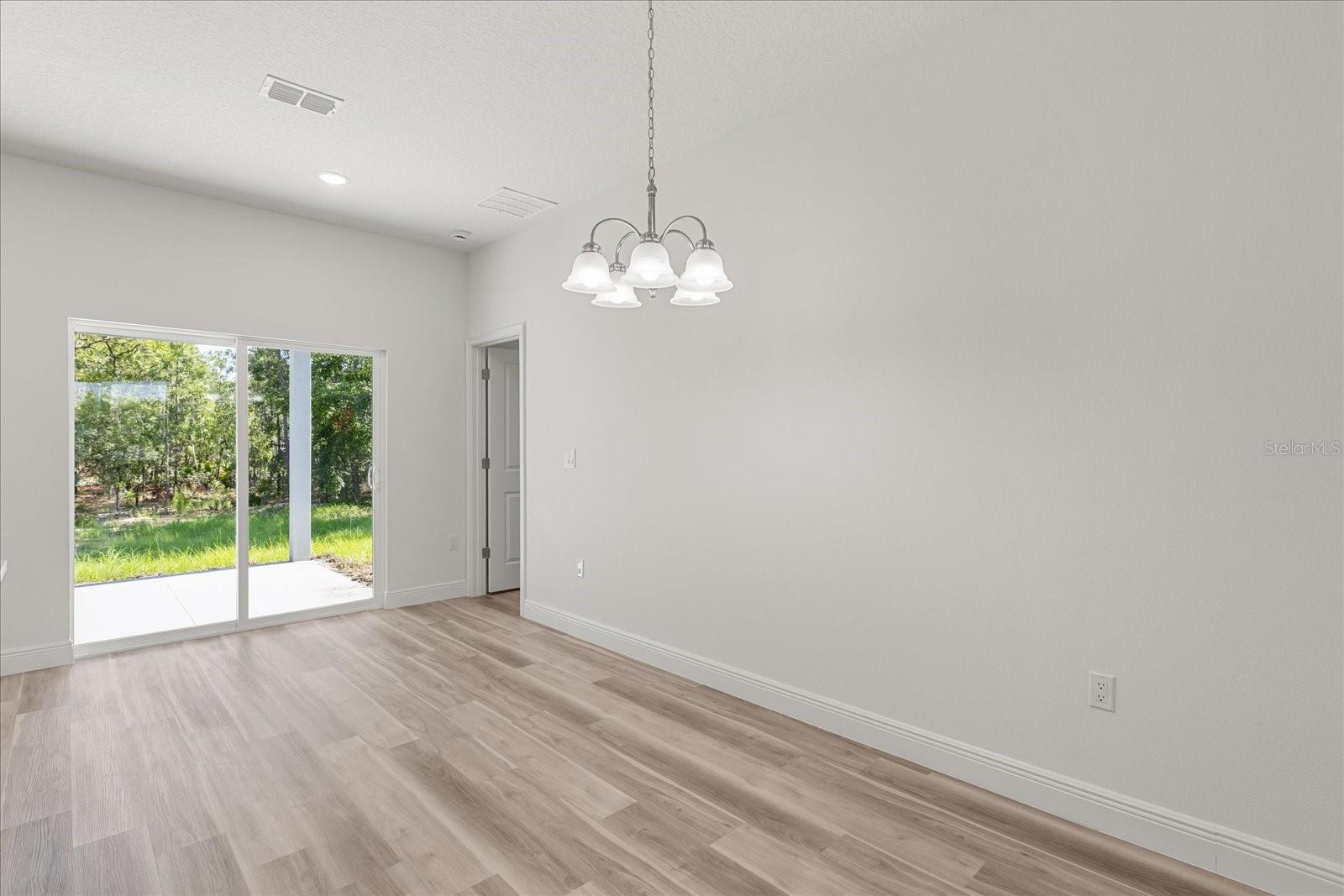 Listing photo id 8 for 3863 Galleon Street