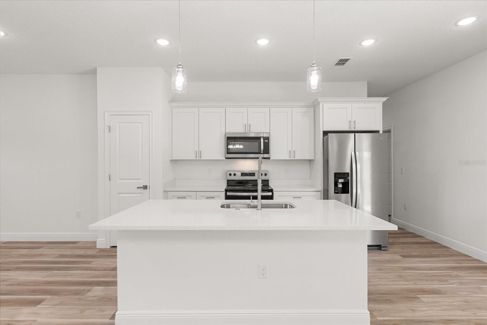 Listing photo id 10 for 3863 Galleon Street