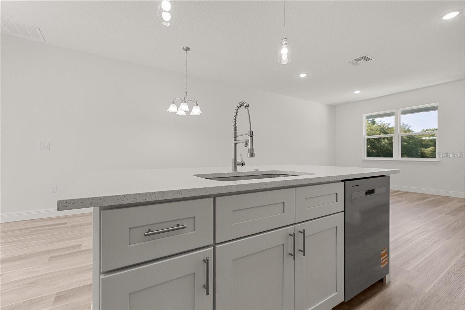 Listing photo id 12 for 3863 Galleon Street