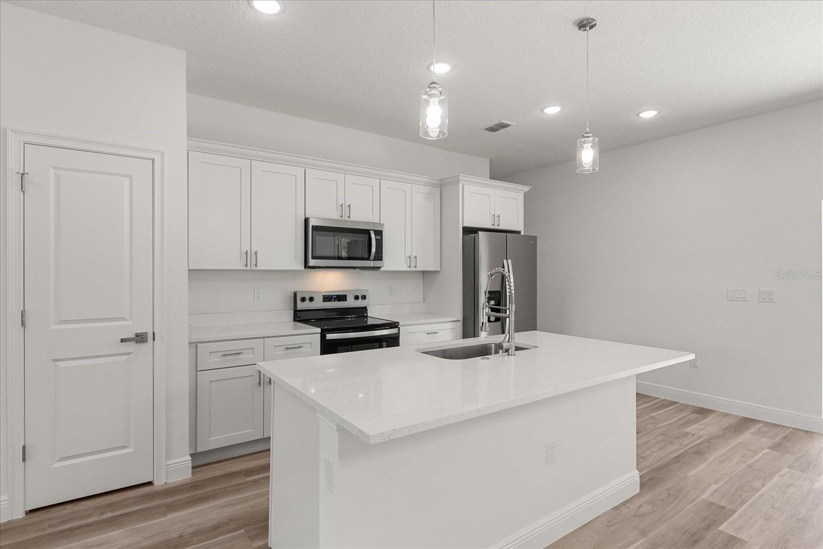 Listing photo id 13 for 3863 Galleon Street
