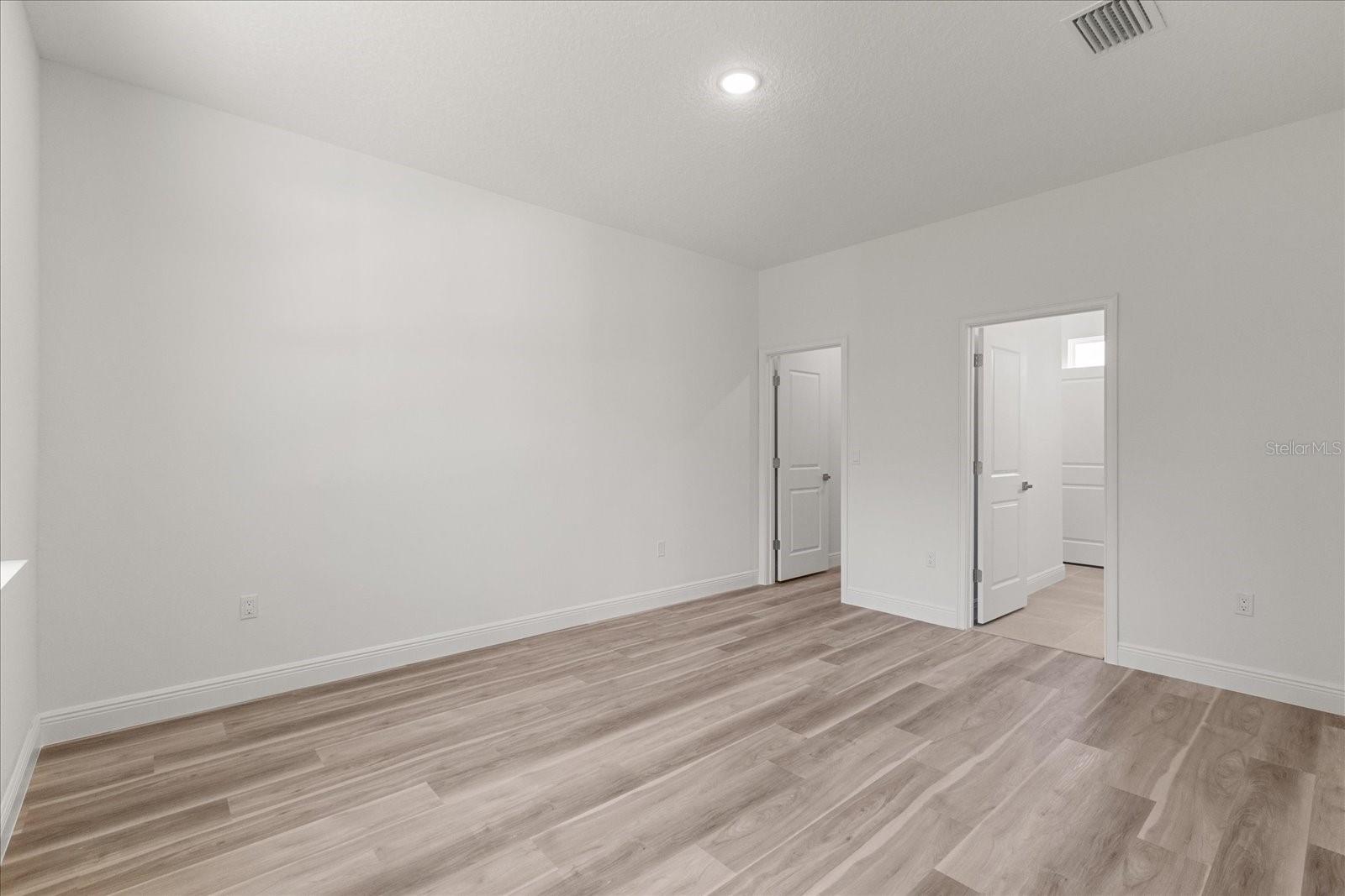 Listing photo id 15 for 3863 Galleon Street