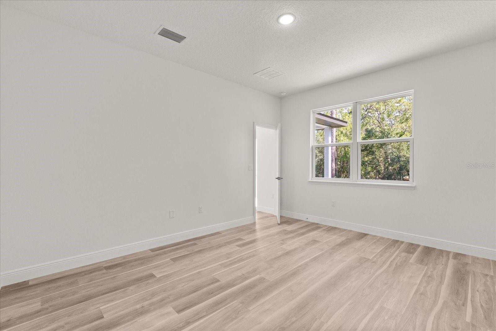 Listing photo id 16 for 3863 Galleon Street