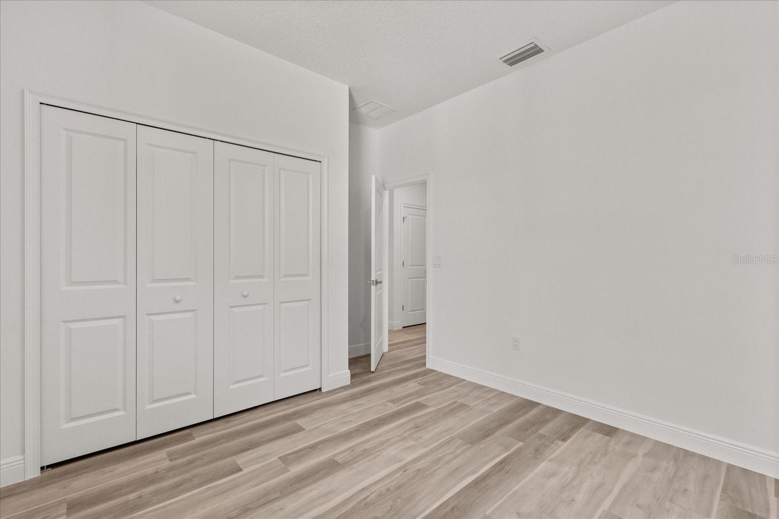 Listing photo id 25 for 3863 Galleon Street