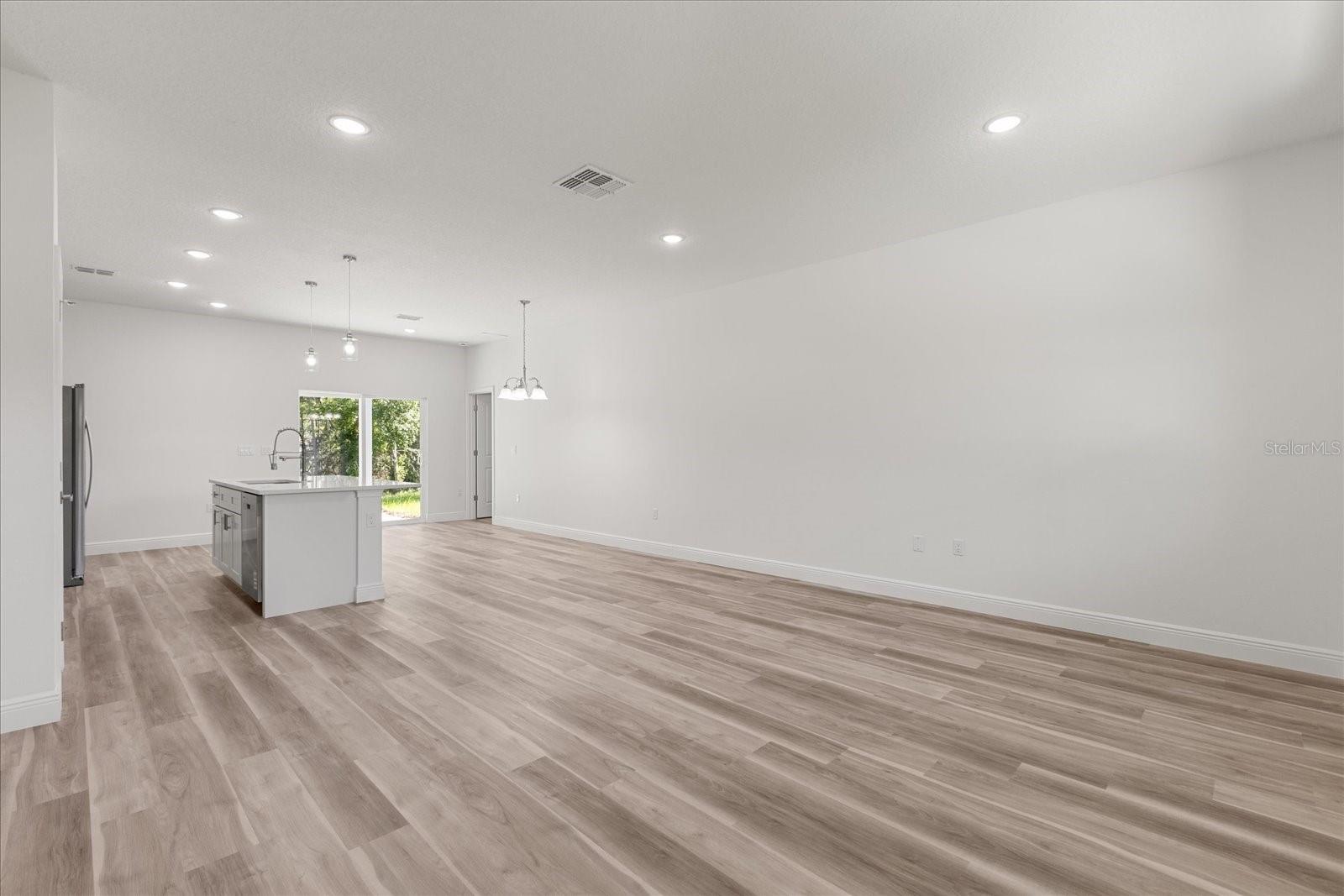 Listing photo id 3 for 3863 Galleon Street