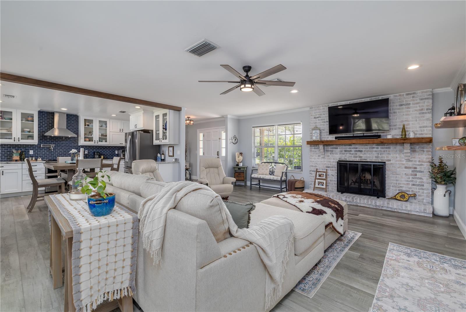 Image 19 of 52 For 775 Bay Drive