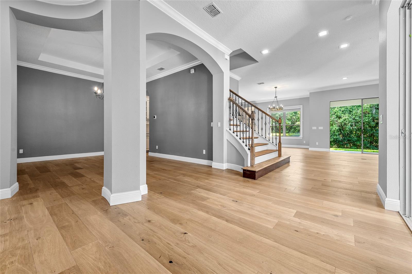 Image 19 of 48 For 808 Sherbourne Circle