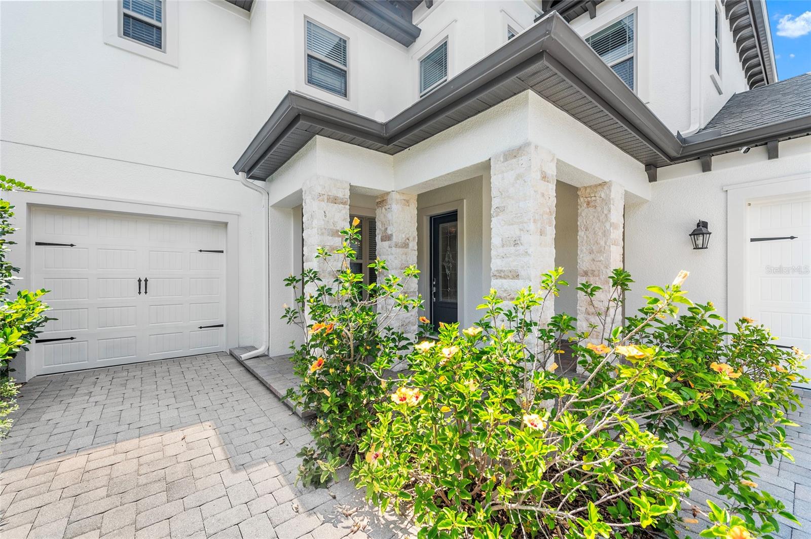 Image 2 of 48 For 808 Sherbourne Circle