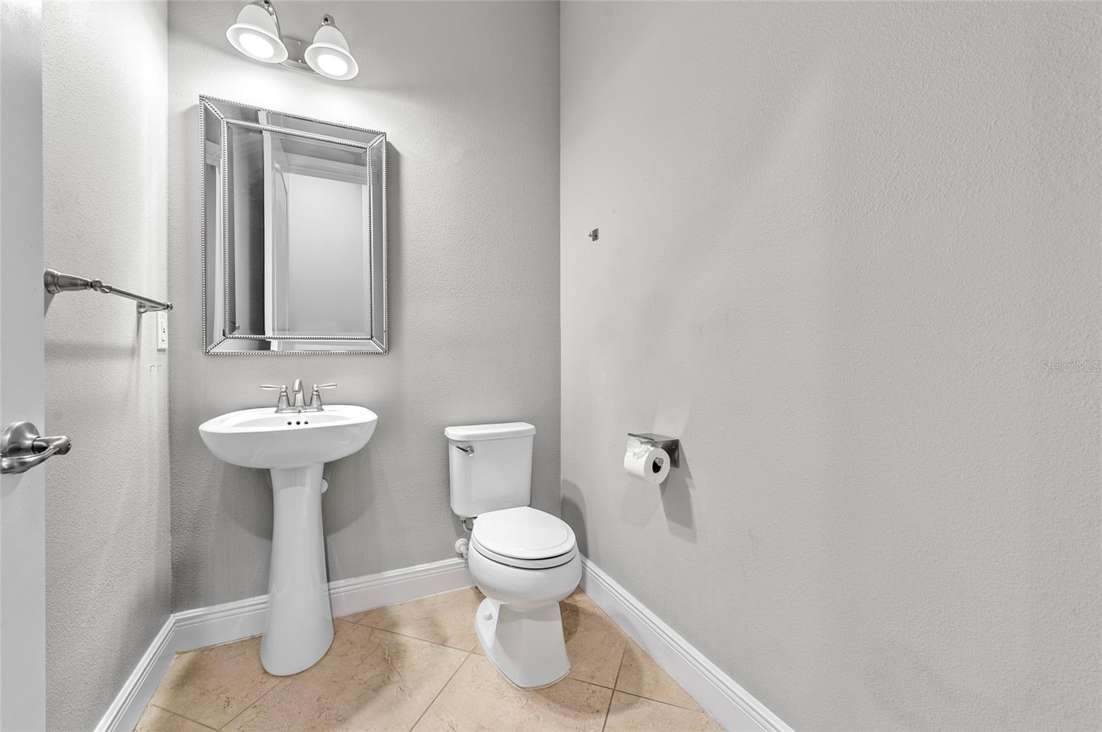 Image 22 of 48 For 808 Sherbourne Circle