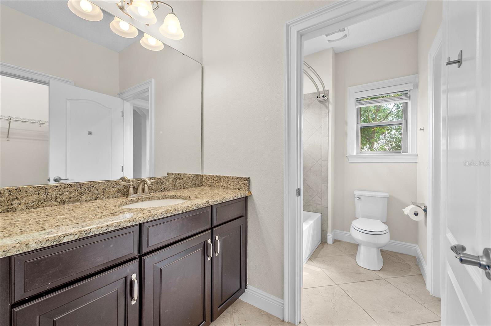 Image 27 of 48 For 808 Sherbourne Circle