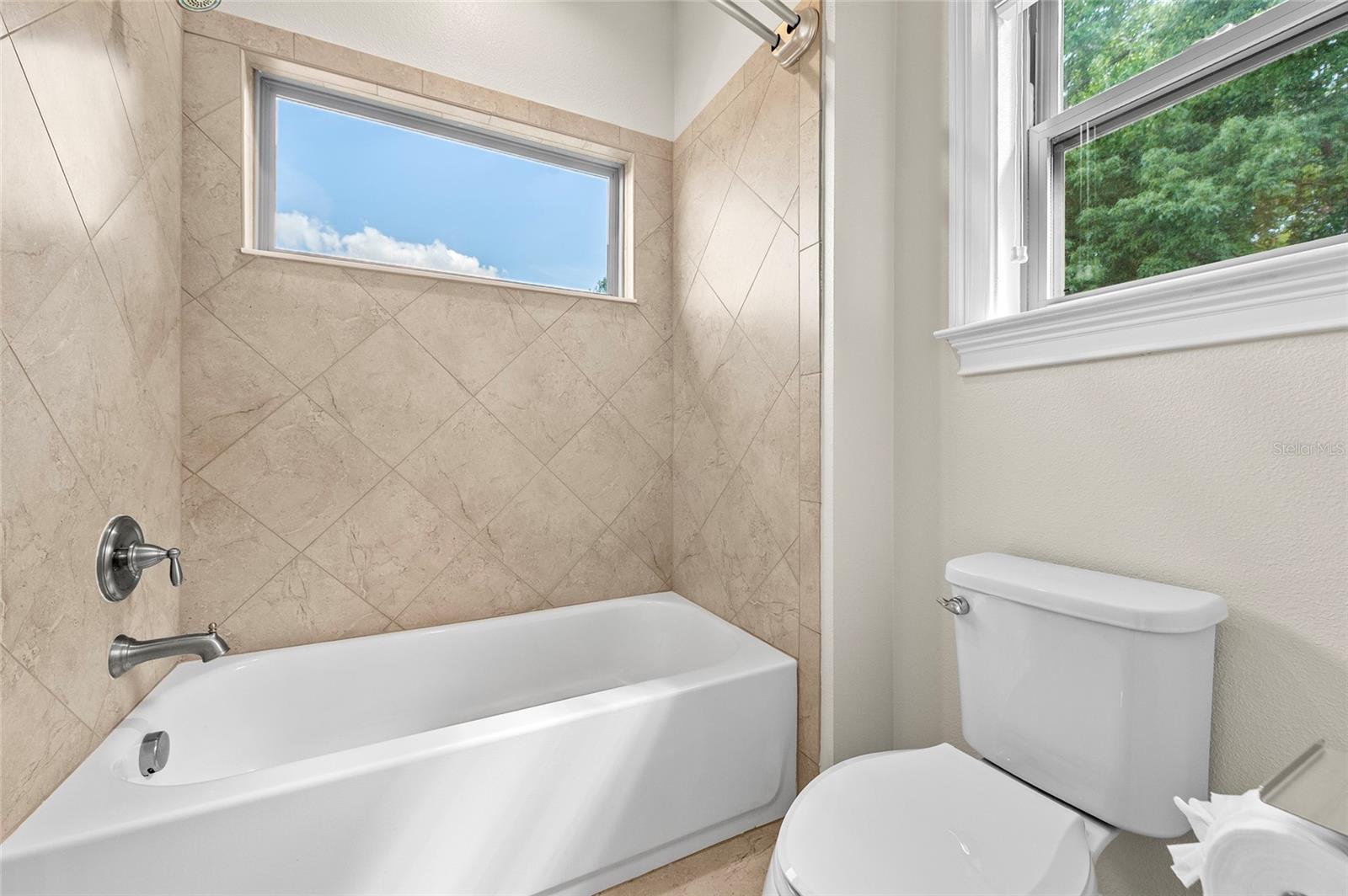 Image 28 of 48 For 808 Sherbourne Circle