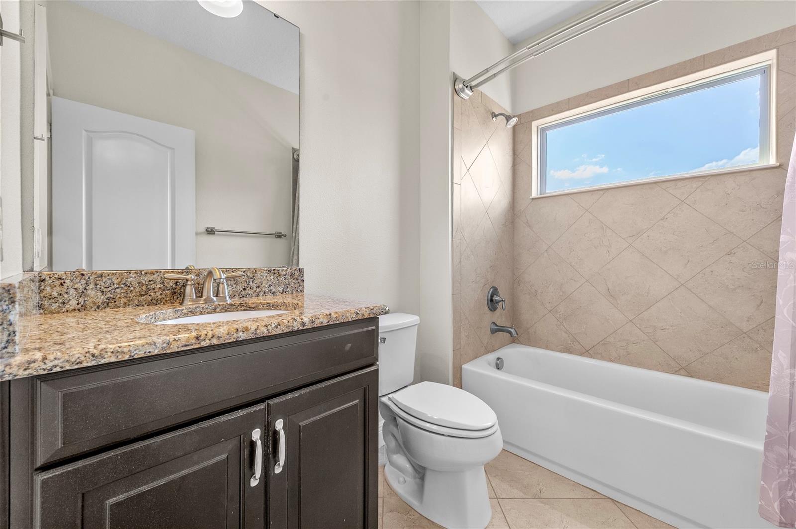 Image 33 of 48 For 808 Sherbourne Circle
