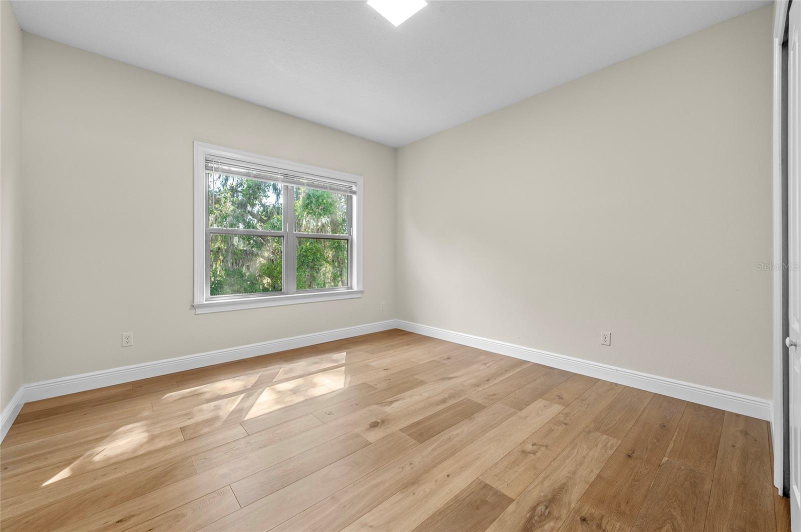 Image 34 of 48 For 808 Sherbourne Circle