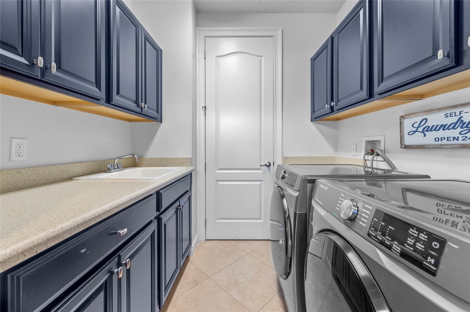 Image 36 of 48 For 808 Sherbourne Circle