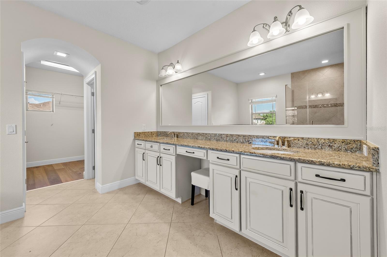 Image 38 of 48 For 808 Sherbourne Circle